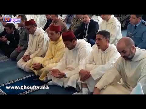 شاهد أطفال صغار يصلّون  الاستسقاء في المضيق