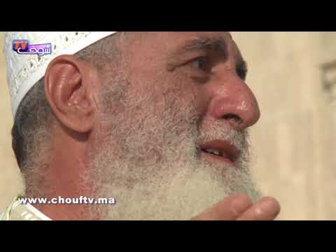 شاهد بكاء وخشوع مسن مغربي في قلب مسجد الحسن الثاني في الدارالبيضاء
