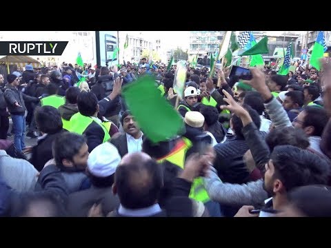 شاهد مشجعو كرة القدم يعتدون على مسلمين في أثينا