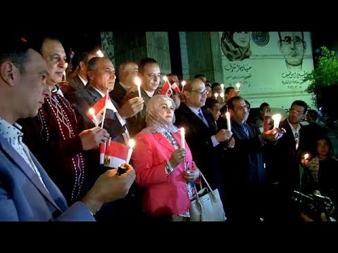 نقابة الصحافيين المصرية تنظم وقفة بالشموع