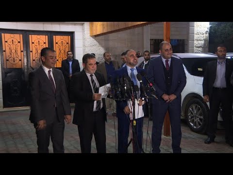 شاهد حماس وفتح تتفقان على تأجيل استكمال تسلم حكومة الوفاق لقطاع غزة