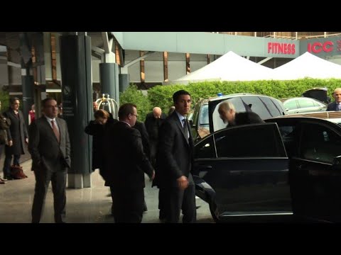 شاهد وصول وفد الحكومة السورية إلى جنيف