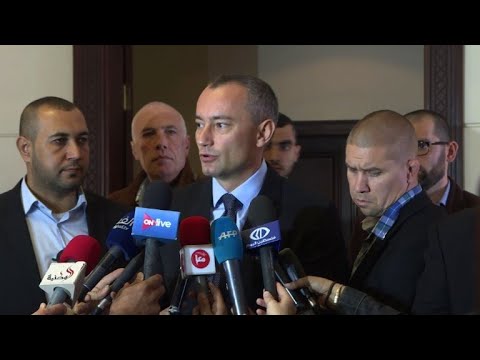 شاهد منع موظفي السلطة من دخول مقار الوزارات في غزة