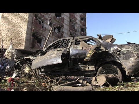 شاهد مقتل حارسين أمنيين في انفجار سيارة مفخخة في اليمن
