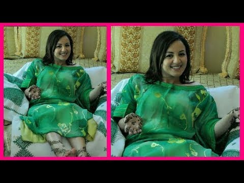 شاهد سناء عكرود تضع الحناء على يدها وقدمها