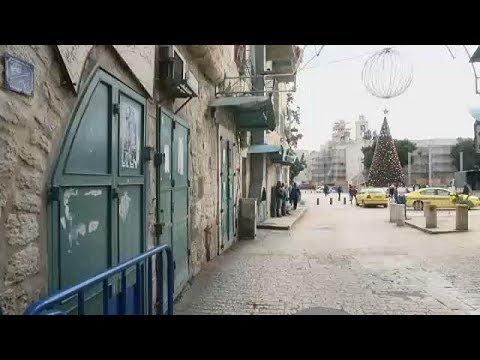 شاهد إضرابات شاملة في الضفة الغربية ومواجهات مع قوات الاحتلال