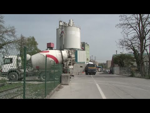 شاهد توجيه تهمة تمويل مخطط إرهابي للمدير السابق لـلافارج هولسيم