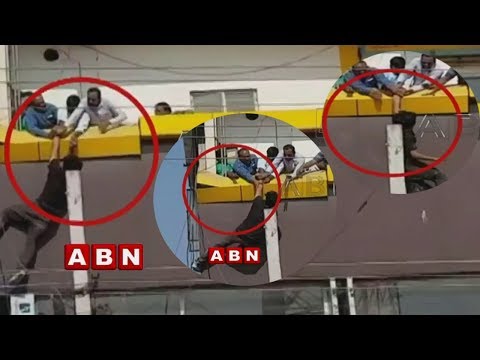 شاهد هندي يثير الفزع بمحاولة الانتحار