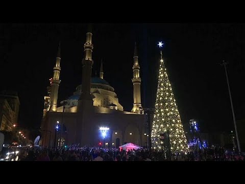 شاهد بيروت تضيء شجرة الميلاد تحية إلى القدس