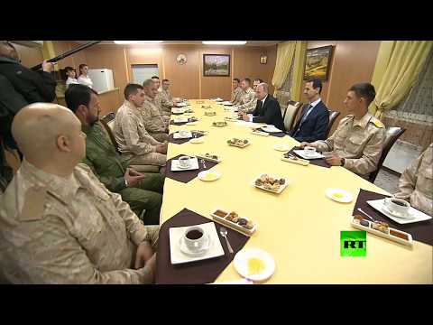 شاهد بوتين يشيد بالعميد سهيل الحسن أثناء لقائه العسكريين في سورية