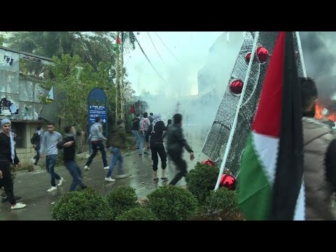 شاهد قرار ترامب يُشعل تظاهرة قرب السفارة الأميركية في لبنان