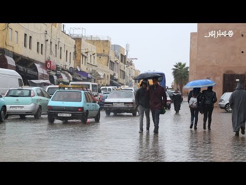 مطر غزير يغمر شوارع مكناس