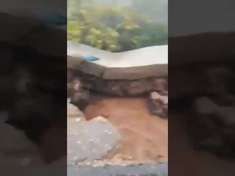 انقسام طريق في أوريكا وانقلاب شاحنة