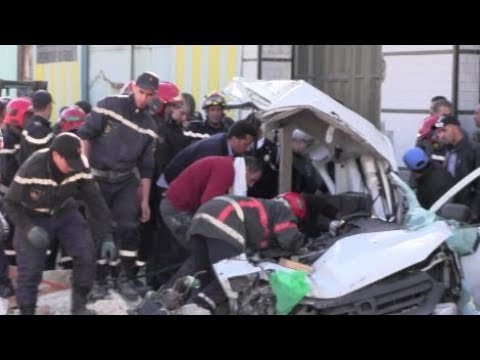 شاهد انهيار حائط يؤدي الى وفاة شخص وعدة مصابين ببيلفيدير