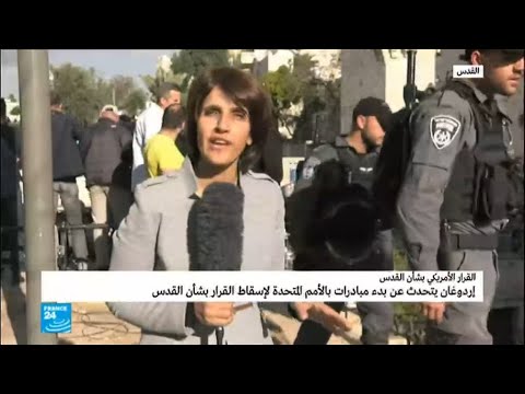 شاهد الشرطة الإسرائيلية تتصدى إلى المقدسيين بعد صلاة الجمعة