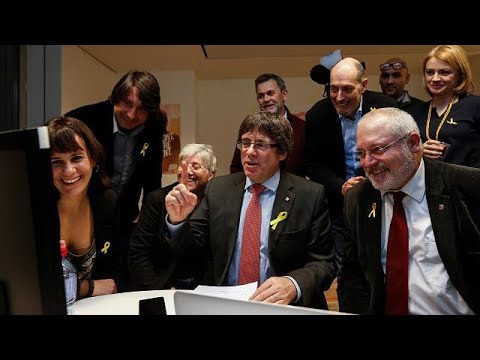 شاهد  بودغمون يتابع نتائج الانتخابات في كتالونيا