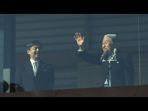 شاهد حشود قياسية بمناسبة عيد ميلاد امبراطور اليابان الرابع والثمانين