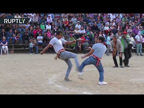 شاهد البيروفيون يحتفلون بعيد الميلاد بالملاكمة