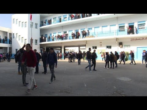 شاهد أبناء الثورة في تونس يتمردون رفضا للتمييز في المدارس