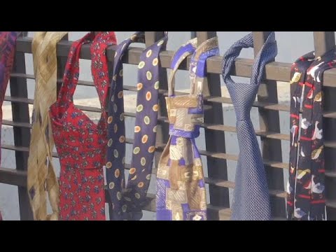 ربطات عنق احتجاجًا على زيادة راتب رئيس الوزراء في كوسوفو