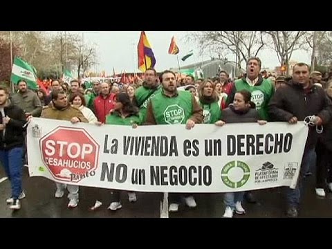 آلاف الإسبان ينظمون مسيرة الكرامة في مدريد شاهد