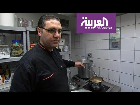 حسام لاجئ سوري ترك التمريض واتجه إلى فن الطهي