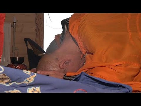 شاهد بوذيو أوكرانيا يبحثون عن مأوى جديد في قرية أرثوذكسية صغيرة