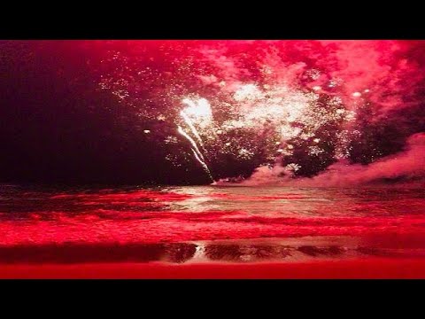 بالفيديو متعة مشاهدة الألعاب النارية تتحول إلى كابوس في أستراليا