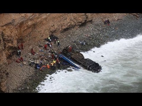 منعطف الشيطان يحصد أرواح 36 شخصًا في بيرو