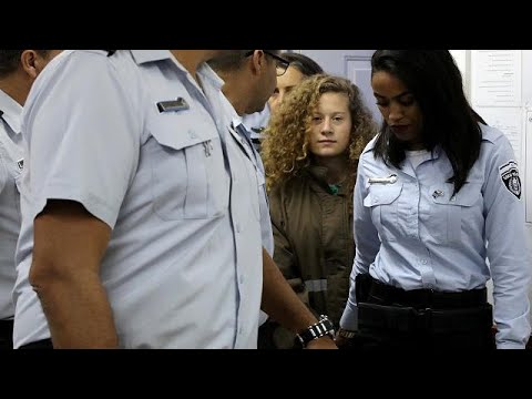 والد عهد التميمي يريد أن يحمل جيل ابنته العلم إلى أن تتحرر فلسطين