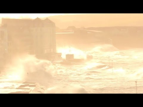 شاهد العاصفة اليونور تعطل حركة النقل في دول أوروبية