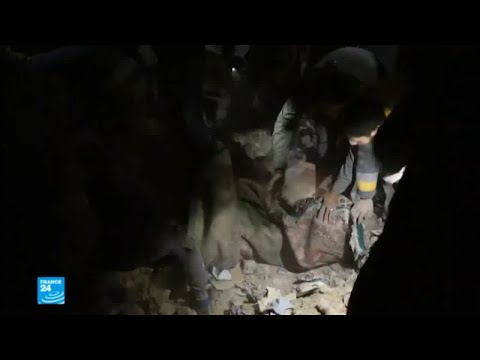 شاهد سكان بلدة مسرابا السورية يتكاتفون لإنقاذ العالقين