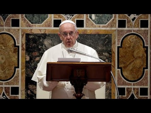 شاهد البابا يدعو الأمهات لإرضاع أبنائهن