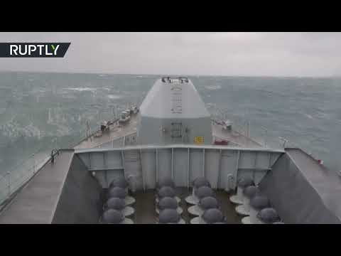 شاهد فرقاطة بريطانية تتبع سفنا روسية عبرت القنال الإنجليزي