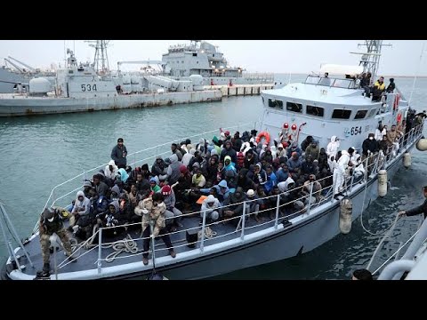 شهادات ناجين حول غرق 50 مهاجرًا