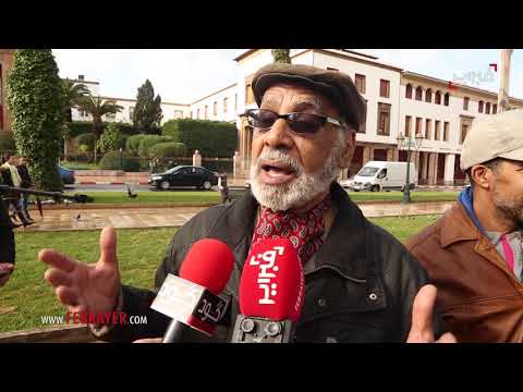 الفنان العمراني يحبس دموعه أثناء حديثه