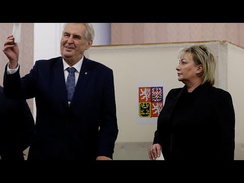 شاهد ناشطة من فيمن تهاجم رئيس الجمهورية التشيكي