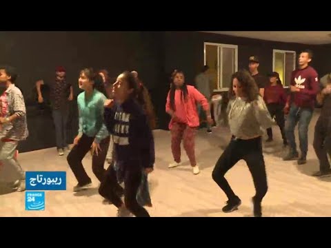 شاهد سكان حي سيدي مؤمن في الدار البيضاء يقاومون التطرّف