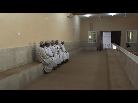 شاهد السبلة وسيط تقليدي لحل الخلافات في سلطنة عمان