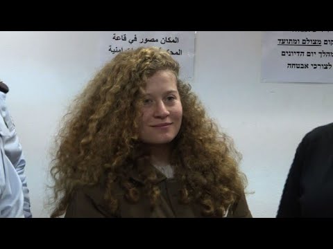 شاهد محكمة عسكرية إسرائيلية تمدد حبس عهد التميمي