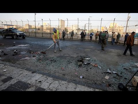 شاهد قتلى وجرحى في تفجير مزدوج وسط بغداد