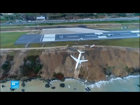 شاهد انحراف طائرة تركية عن مدرجها في مدينة ساحلية