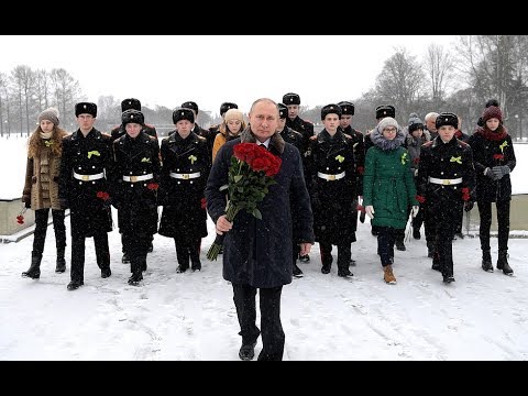 شاهد بوتين يضع الورود على النصب التذكاري لضحايا حصار لينينغراد