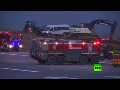 شاهد عملية رفع الطائرة التركية المنزلقة