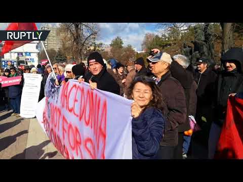 شاهد احتجاجات أمام مقر البرلمان المقدوني على زيارة ستولتنبرغ