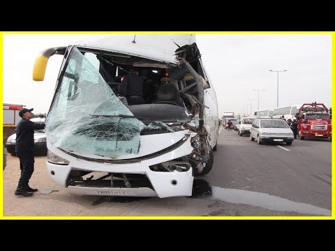 شاهد حافلة لنقل المسافرين دارت كسيدة خايبة في أزيلال