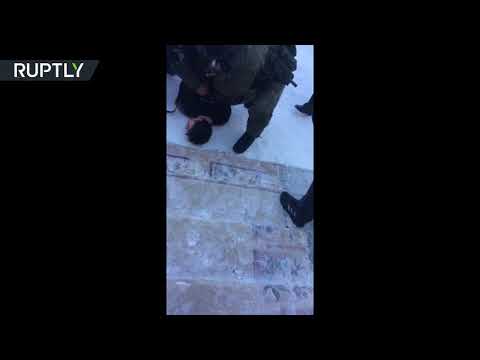 شاهد لحظة إلقاء القبض على مهاجم مدرسة في بورياتيا