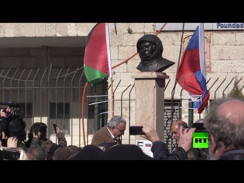 شاهد إزاحة الستار عن نصب تذكاري لأول رائد فضاء روسي في بيت لحم