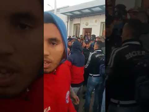 شاهد إصابة 8 مواطنين في تدافع خطير في معبر مليلة الحدودي