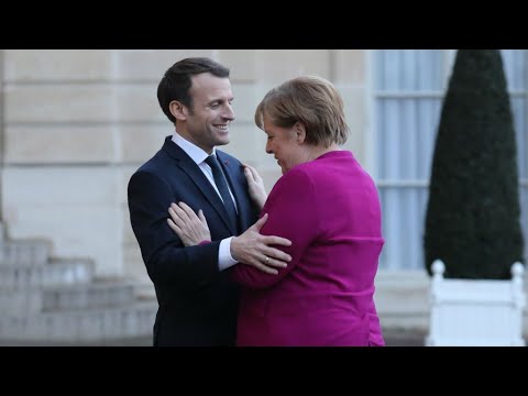شاهد ماكرون يعلن دعمه المساعي التي تقودها المستشارة ميركل